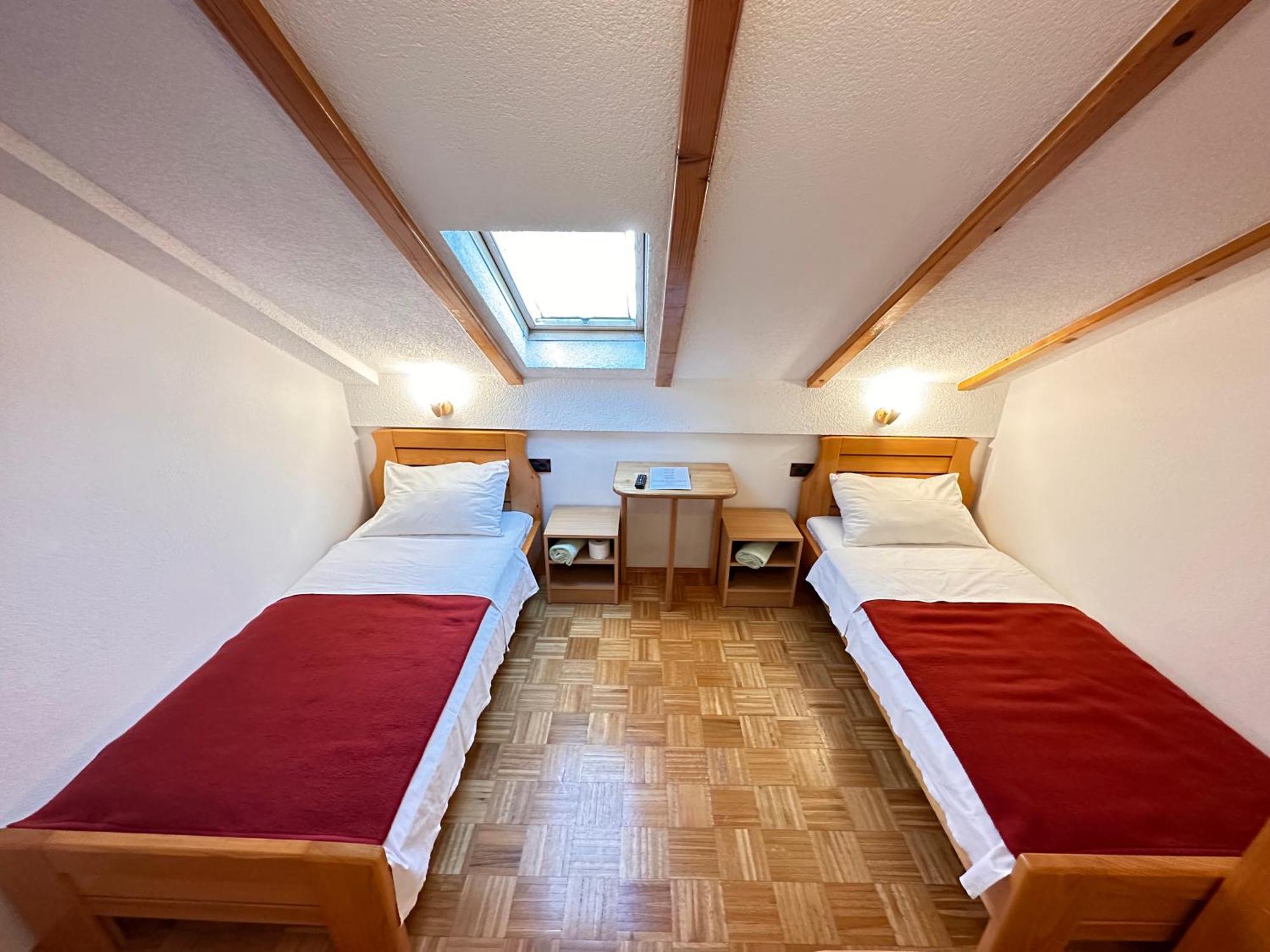 Apartman Miramare Otočac Eksteriør bilde